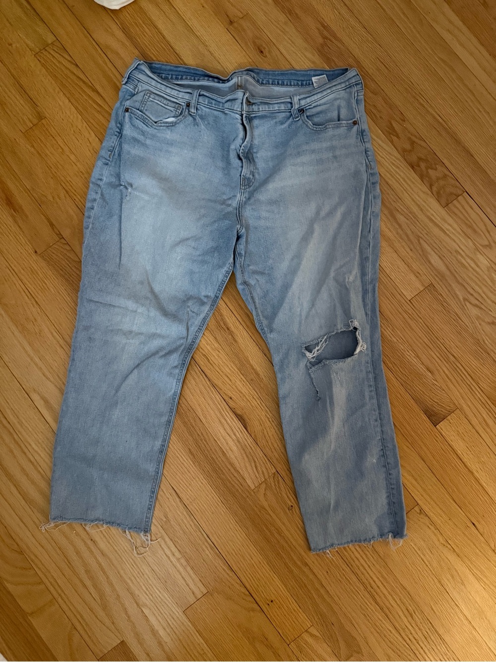 Old Navy Light Blue Cropped Distressed Jeans